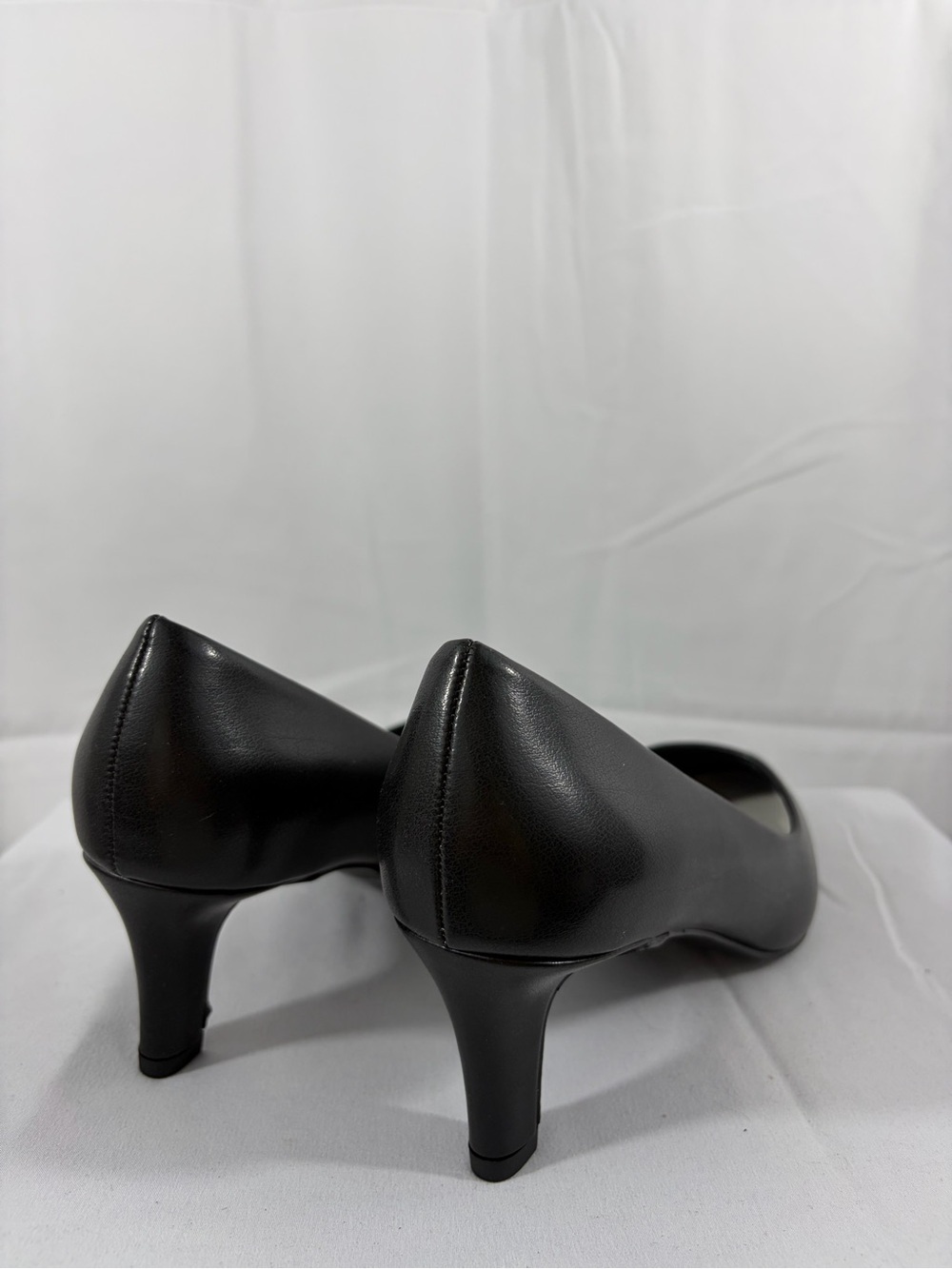 NWT Easy Street Women’s Size 9W Classic Black Pointed-Toe 2.5 Inch Heels Pumps - Picture 3 of 6